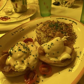 Beginner's Diner - classic benedict - Diners Near Me - San Diego, California