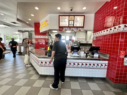 In-N-Out Burger by null