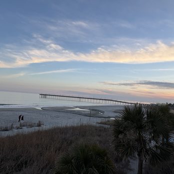 Damons Grill - Beach - Seafood Near Me - Myrtle Beach, South Carolina