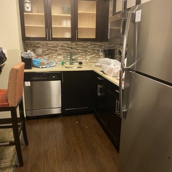 Staybridge Suites Des Moines Downtown - Full size Kitchen in suite with breakfast bar. - Hotels Near Me - Des Moines, Iowa