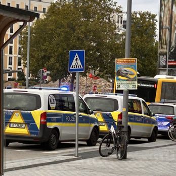 Bahnhof Südkreuz - Blaulichtaufgebot am Südkreuz - Metro Stations Near Me - Berlin, BE Bahnhof Südkreuz - Blaulichtaufgebot am Südkreuz - Metro Stations Near Me - Berlin, BE