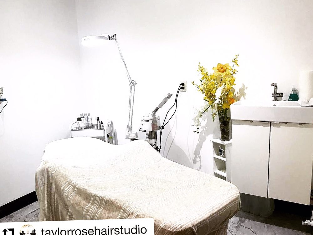 Roux Skin Care Studio Logo