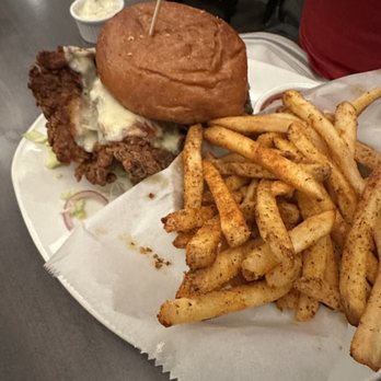 Hilltop Kitchen & Bar - Chicken sandwich - Wine Bars Near Me - Syosset, New York Hilltop Kitchen & Bar - Chicken sandwich - Wine Bars Near Me - Syosset, New York