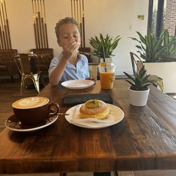 Kafeina Kafe - Latte, treats and freshly squeezed orange juice - Coffee & Tea Near Me - Spring, Texas