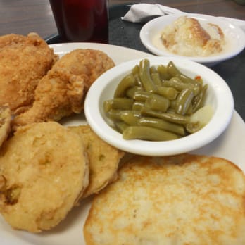 Gladys Kitchen - fried chicken, green beans, corn bread and fried green tomatoes, with butter bread for dessert. - Soul Food Near Me - Americus, Georgia