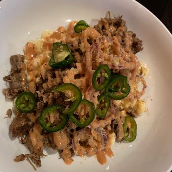 The Suburban - Short rib mac and cheese - American Near Me - Leavenworth, Kansas