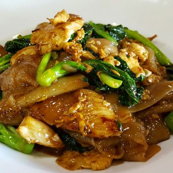 Nur Thai - Chicken pad see ew - Thai Near Me - Park, New York Nur Thai - Chicken pad see ew - Thai Near Me - Park, New York