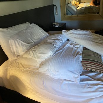 Summit View Inn - Biggest issue - their WAY TOO SOFT MEMORY FOAM beds. I literally sunk in and had to make myself a sturdy foundation - Hotels Near Me - Mount Shasta, California