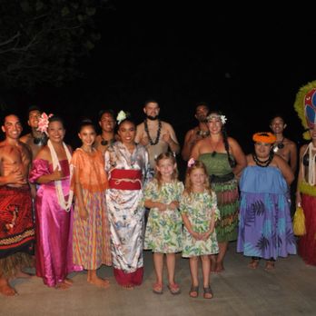 Smith's Tropical Paradise - Luau staff - Botanical Gardens Near Me - Kapaa, Hawaii