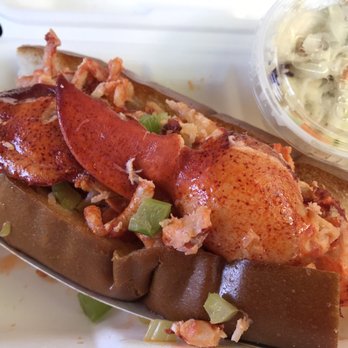 Sam's Chowdermobile - Whole lobster roll - Food Trucks Near Me Sam's Chowdermobile - Whole lobster roll - Food Trucks Near Me