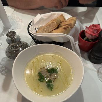Il Sogno - Truffle soup and complimentary bread - Pizza Near Me - Munich, BY Il Sogno - Truffle soup and complimentary bread - Pizza Near Me - Munich, BY