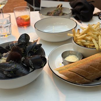 Bureau de Poste / French Bistro - Moules et Frites - French Near Me - Austin, Texas