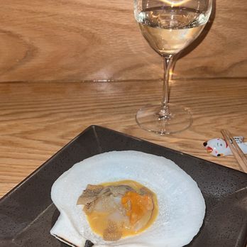 Sushiichi - Scallop with uni and truffle - Sushi Bars Near Me - New York, New York Sushiichi - Scallop with uni and truffle - Sushi Bars Near Me - New York, New York