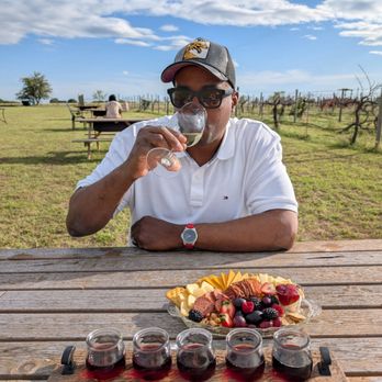 3 Texans Winery and Vineyard - Red wine flight - Wineries Near Me - Temple, Texas 3 Texans Winery and Vineyard - Red wine flight - Wineries Near Me - Temple, Texas