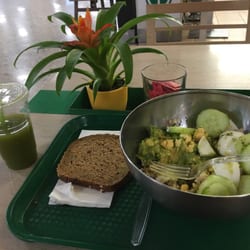 Goodie Organic Food & Bar - Salad bowl and legume (juice)