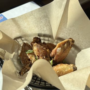 Marlowe Artisanal Ales - Wings without sauce - Brewpubs Near Me - Mamaroneck , New York