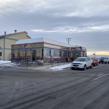 Penny's Diner - cars parked in front of the diner - Diners Near Me - Green River, Wyoming