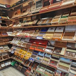 I Smoke Cigars & Vape
