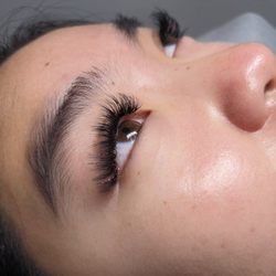 Lashbar Hillcrest - Volume Lash Extensions with Pink Glitter Lash Extensions