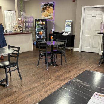 Crave Bakery + Coffee Bar - Dining area - Bakeries Near Me - Norfolk, Virginia