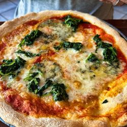 Senzanome - Gluten-free Gorgonzola & Spinach pizza was delicious. My wife has celiacs and had NO reaction.