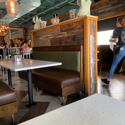 Park Avenue BBQ Grille - PA dinning room