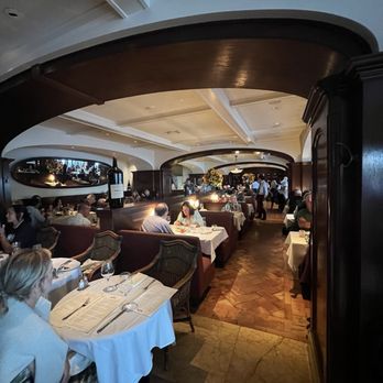 Poggio Trattoria - Inside seating - Italian Near Me - Sausalito, California Poggio Trattoria - Inside seating - Italian Near Me - Sausalito, California