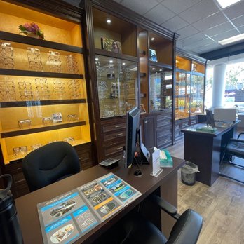Optom-Eyes Vision Care Optometry - Mission Valley - Waiting/service/glasses/sunglasses area - Optometrists Near Me - San Diego, California Optom-Eyes Vision Care Optometry - Mission Valley - Waiting/service/glasses/sunglasses area - Optometrists Near Me - San Diego, California