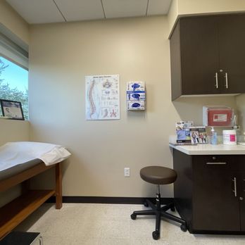 North Texas Orthopaedic & Spine - Examination room - Orthopedists Near Me - Plano, Texas North Texas Orthopaedic & Spine - Examination room - Orthopedists Near Me - Plano, Texas