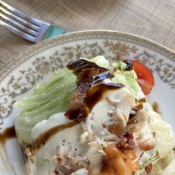 Rosemary and Thyme - Crab and shrimp wedge salad - Yummy! - American Near Me - Sarasota, Florida Rosemary and Thyme - Crab and shrimp wedge salad - Yummy! - American Near Me - Sarasota, Florida