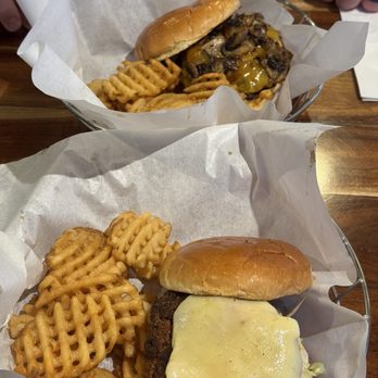 Skip's Kitchen - Burgers Near Me - Carmichael, California