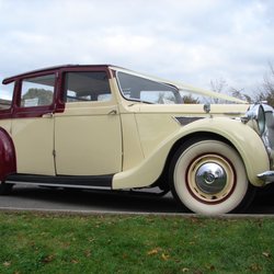 Vintage Hoot - Vintage Car Hire - Diamler 9 seater - Vintage Hoot