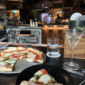 Il Brutto - Margarita pizza - Italian Near Me - Austin, Texas