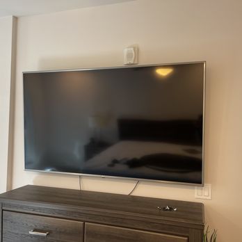 OFF-CZN - Hung TV - Movers Near Me OFF-CZN - Hung TV - Movers Near Me