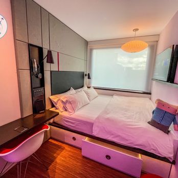 citizenM Seattle Pioneer Square - King Room - Hotels Near Me - Seattle, Washington