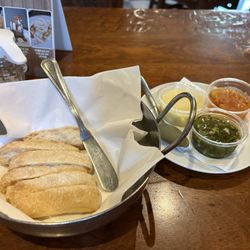 Tierra Del Fuego Steakhouse - Te traen pan