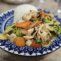 Southampton Thai Cuisine - Nice basil chicken lunch special!