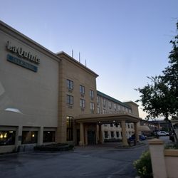 La Quinta by Wyndham Milwaukee Bayshore Area - Outside view