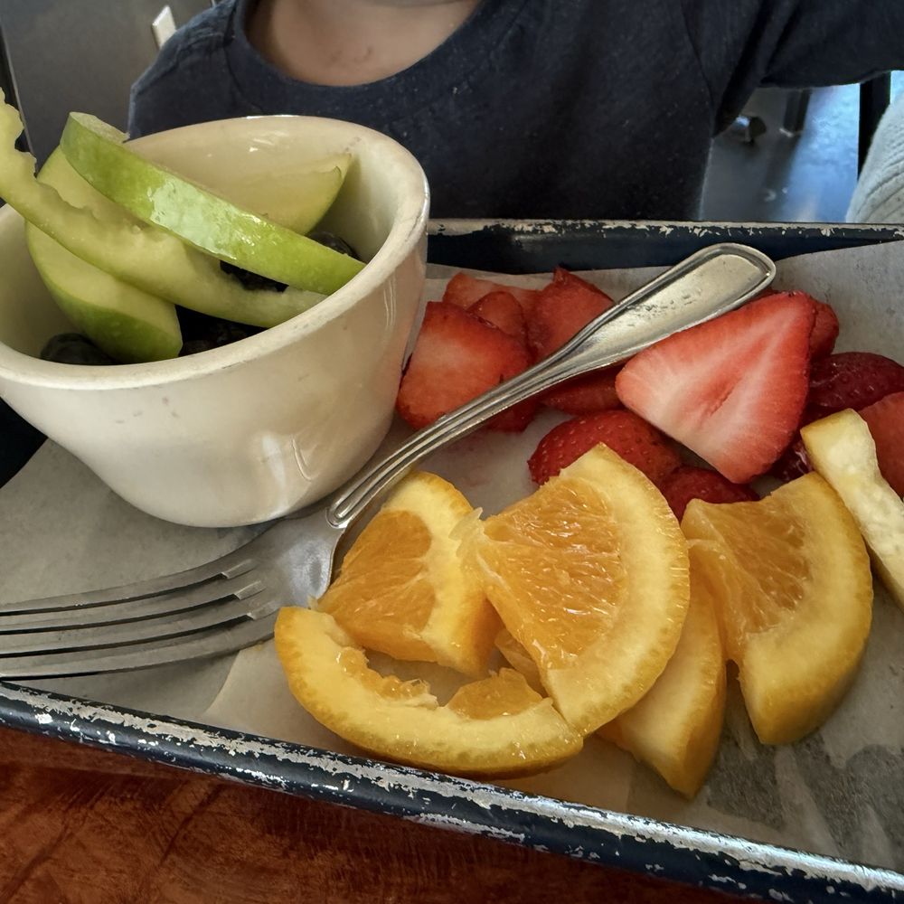BevRidge Public - Kid's side of fruit - Cocktail Bars Near Me - Ridgefield, Washington