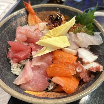 Oao - Sushi Bar & Grill at Wailea - Chirashi bowl - Sushi Bars Near Me - Kihei, Hawaii