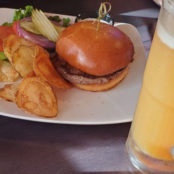 Ripon Roadhouse - SIMPLE CHEESEBURGER and cajun chips - American Near Me - Ripon, California