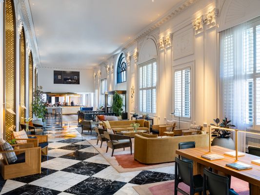 Hotel Washington by null