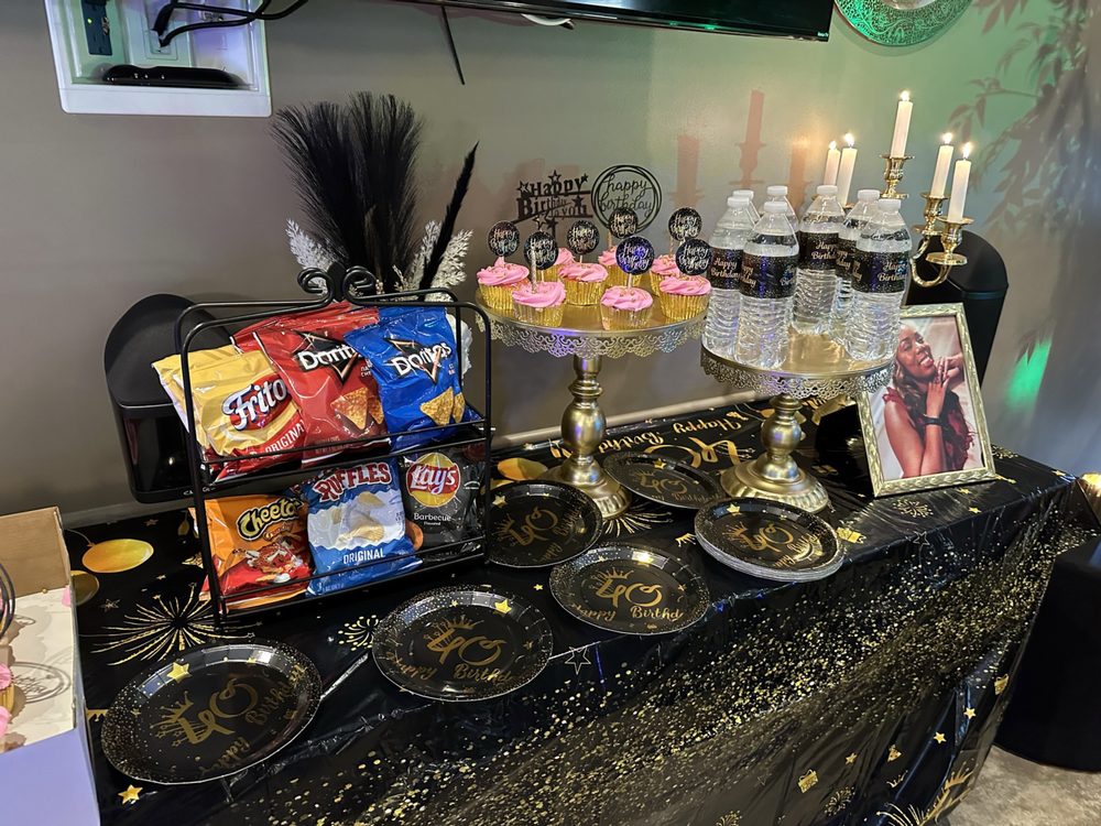 Social spots from King & Cake Supply Shop