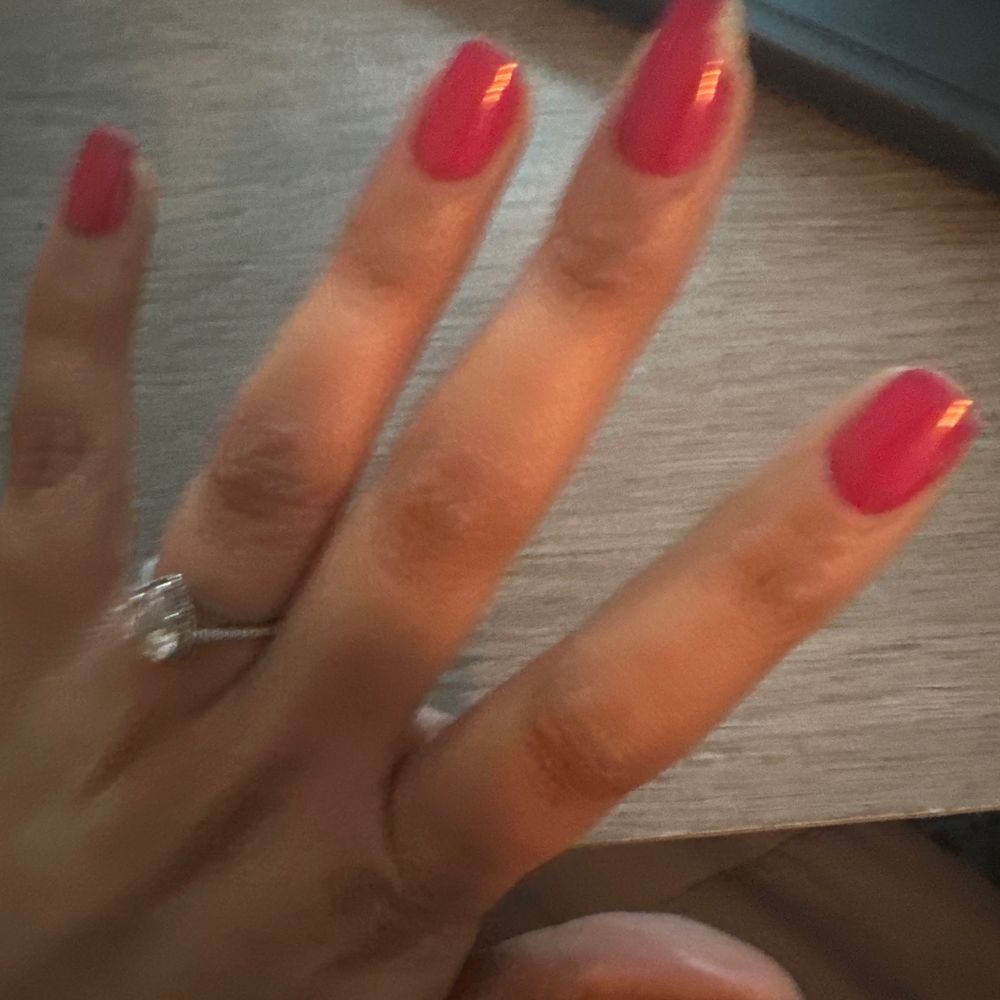 Middle finger chilled and had to file nails to hide the other chips. This shouldn't happen with a no chip less than a week out. Middle finger chilled and had to file nails to hide the other chips. This shouldn't happen with a no chip less than a week out.