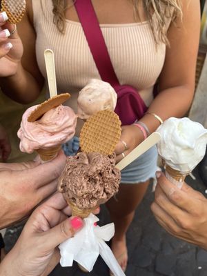 Gelato in Trevi by null