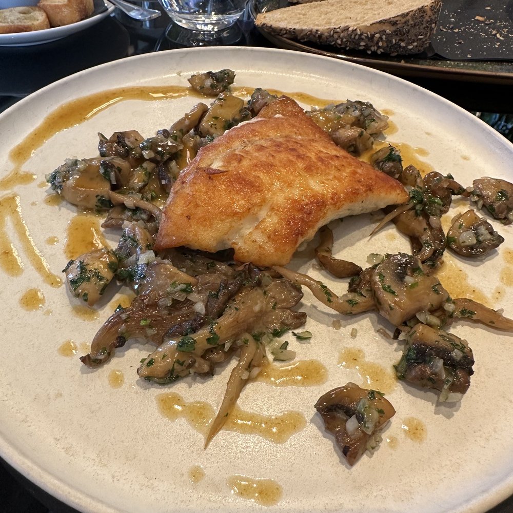 Girafe - Turbot, girolle mushrooms, sweet onions - French Near Me - Paris, 75