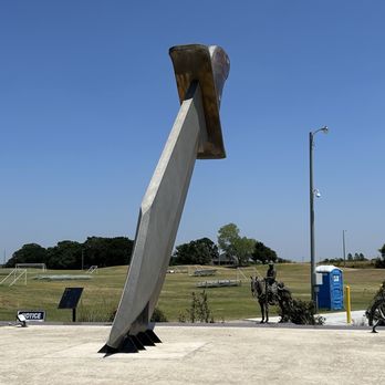 World's Largest Bowie Knife - Another view of the knife - Landmarks & Historical Buildings Near Me - Bowie, Texas