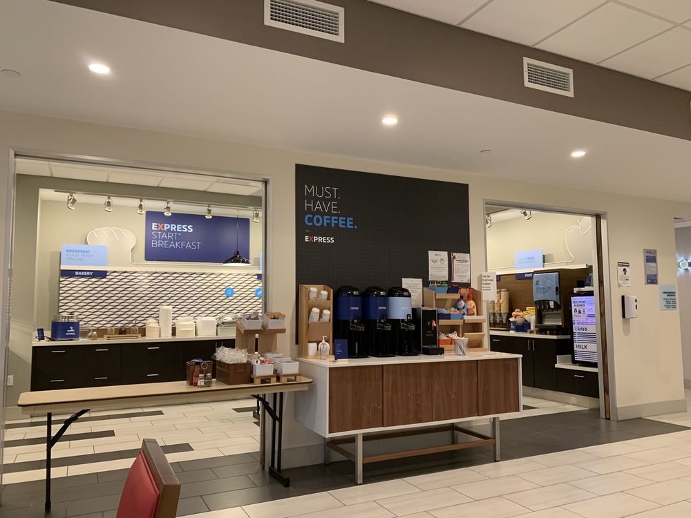 Holiday Inn Express & Suites Springfield North