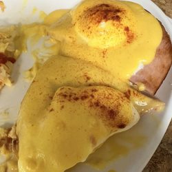 Breakfast Club of Seven Hills - Eggs Benedict