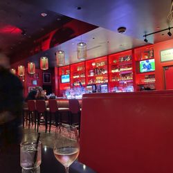 Redd's Piano Bar and Lounge - Bar